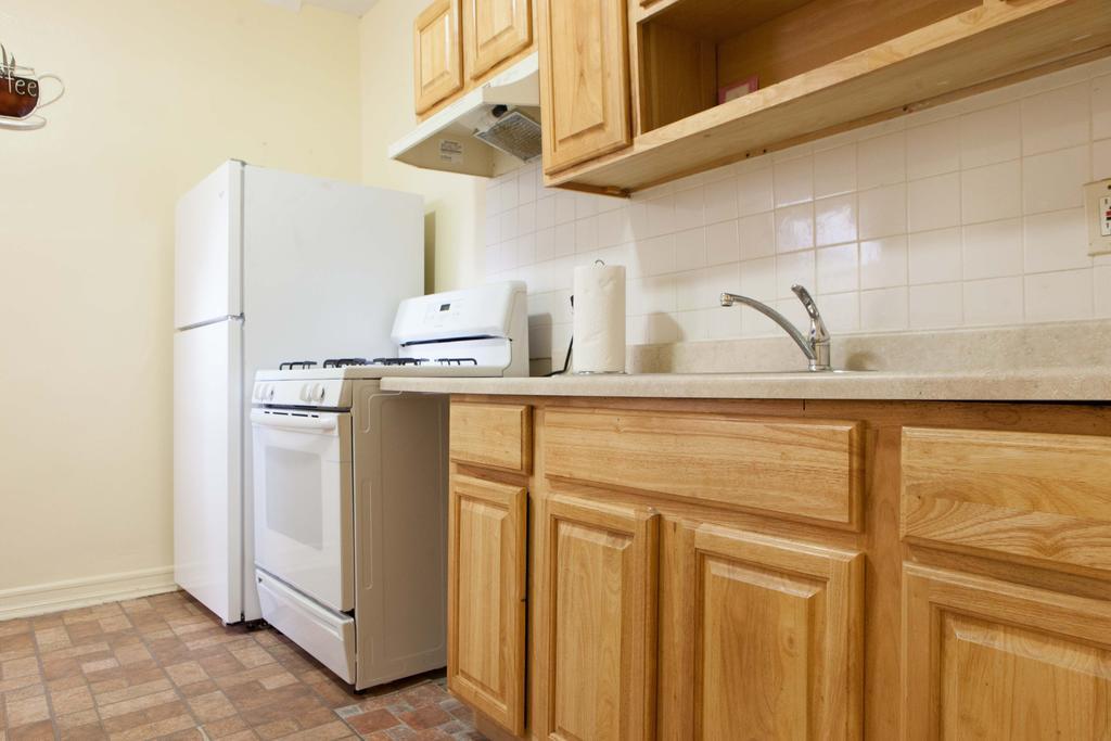 Studio And 1 Bedroom Apartments - Bronx New York Exterior photo