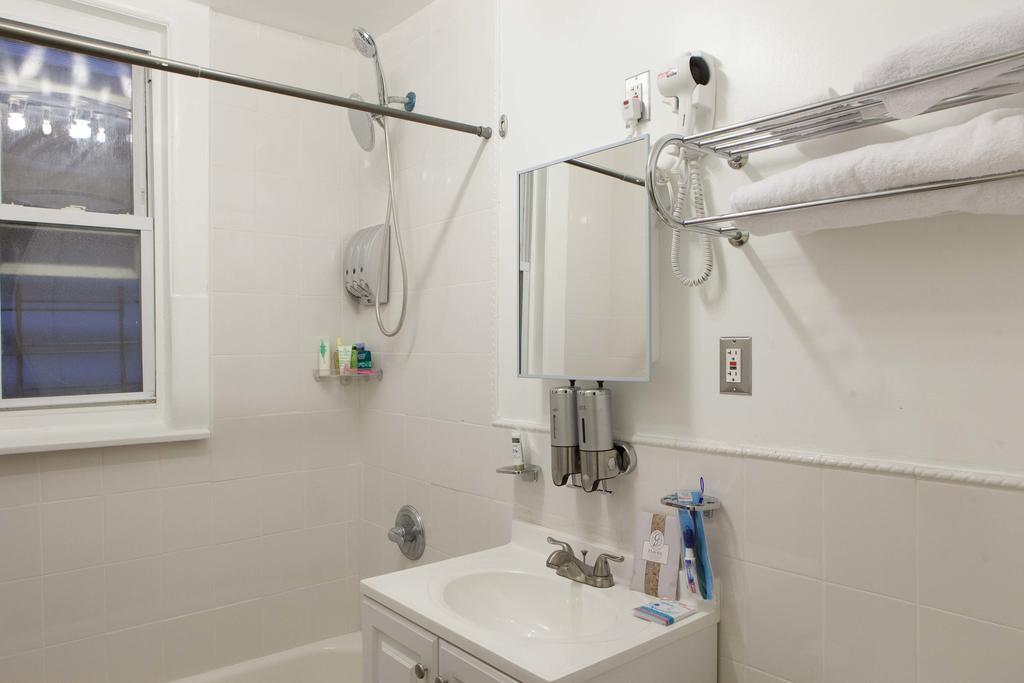 Studio And 1 Bedroom Apartments - Bronx New York Exterior photo
