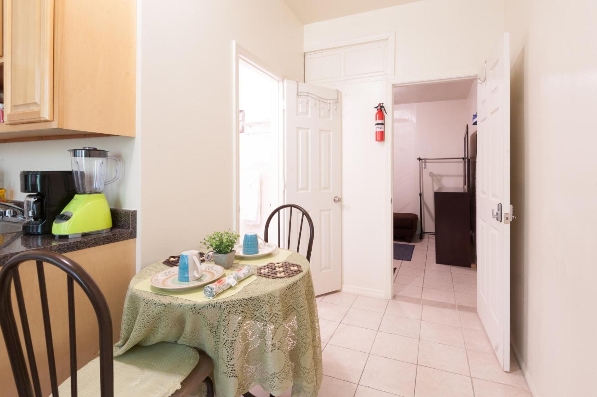 Studio And 1 Bedroom Apartments - Bronx New York Exterior photo