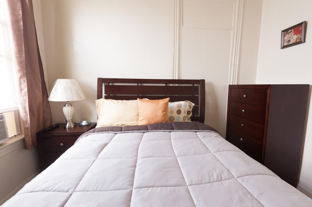 Studio And 1 Bedroom Apartments - Bronx New York Exterior photo